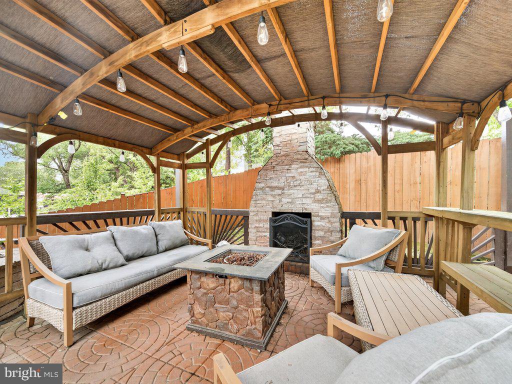 13427 Delaney Road Woodbridge, VA 22193 - Photo 55 of 57 a view of an outdoor sitting space