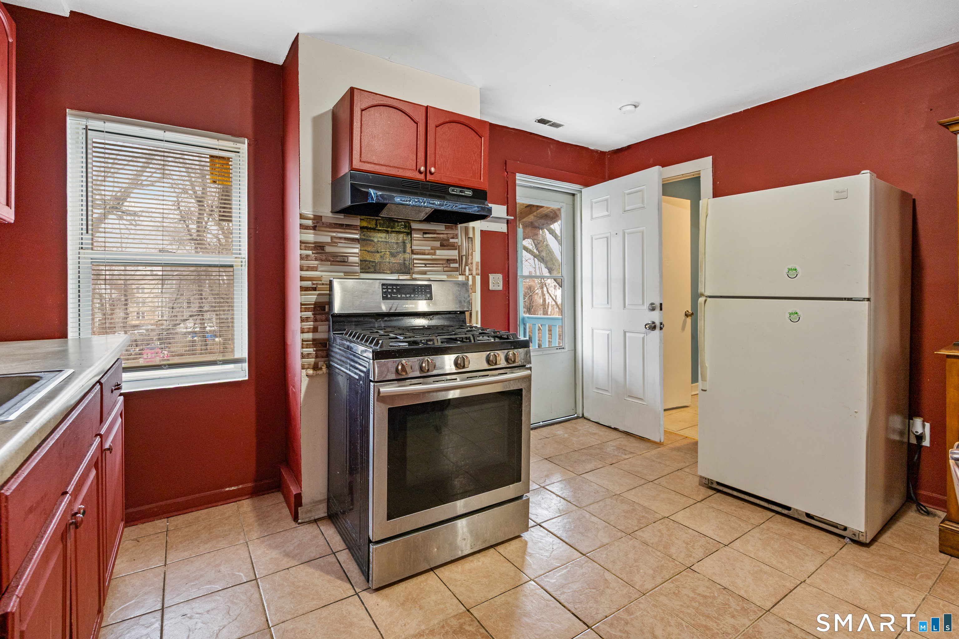 33 Martin Street Hartford, CT 06120 - Photo 15 of 35