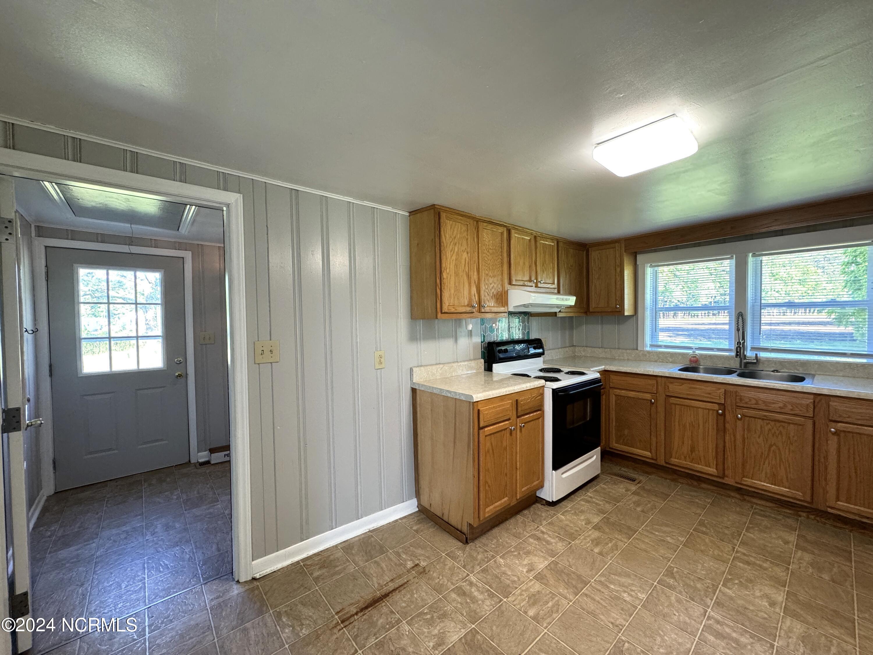 2274 Dawson Cabin Road Jacksonville, NC 28540 - Photo 11 of 29 20240516_123501731_iOS