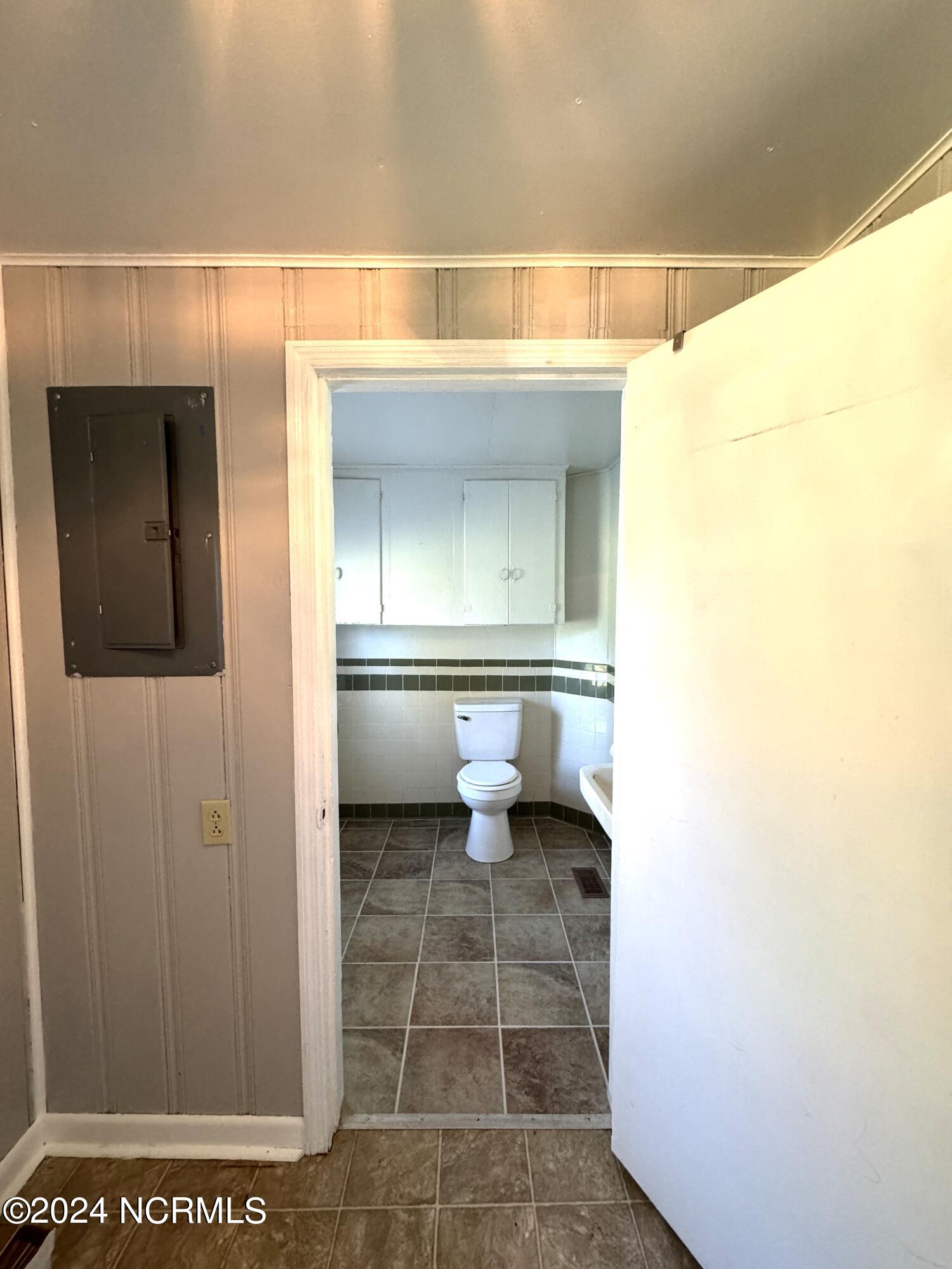 2274 Dawson Cabin Road Jacksonville, NC 28540 - Photo 14 of 29 20240516_123530332_iOS