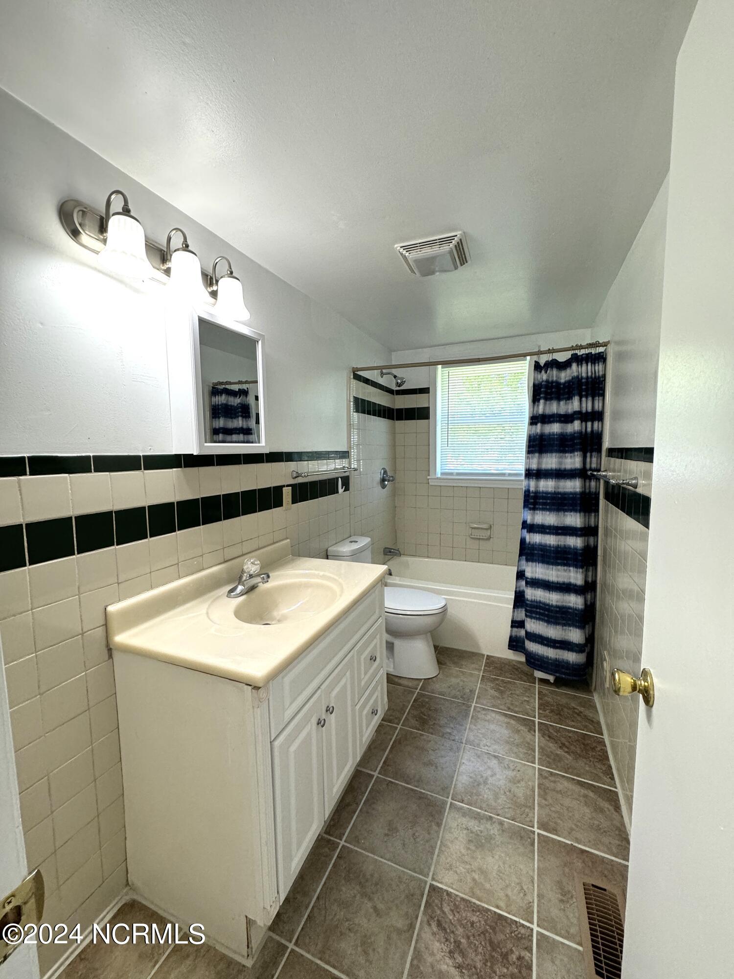 2274 Dawson Cabin Road Jacksonville, NC 28540 - Photo 20 of 29 20240516_123737286_iOS