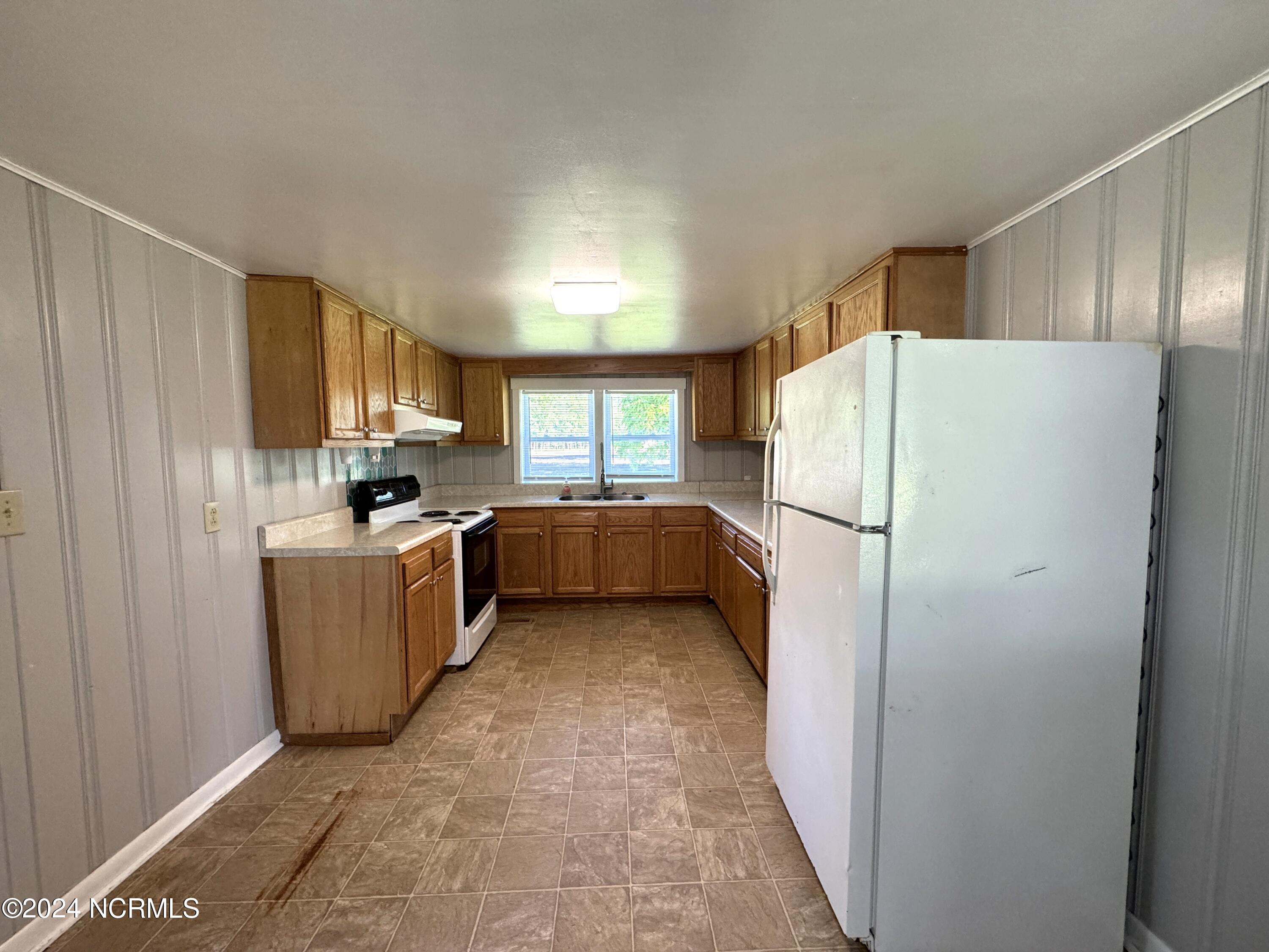 2274 Dawson Cabin Road Jacksonville, NC 28540 - Photo 10 of 29 20240516_123455504_iOS