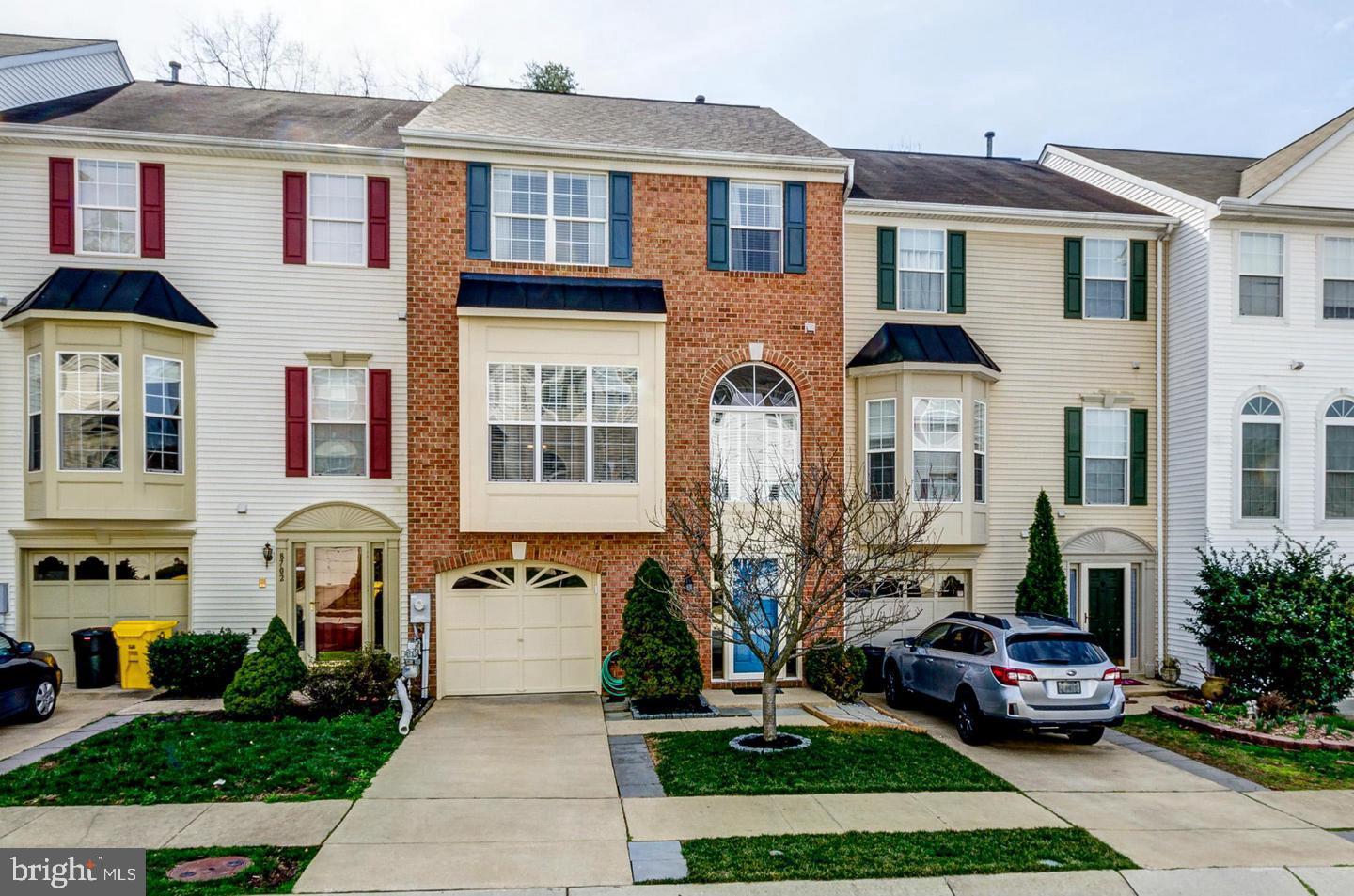 1 car garage, Brick Front