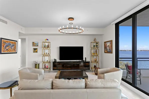 $2,299,900 | 2103 Bayshore Boulevard, Unit 605, Tampa, FL 33606