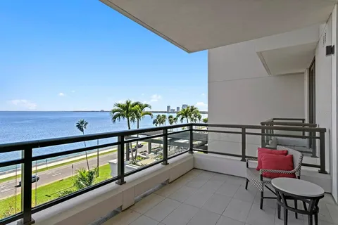 a view of the dinning table and chairs in the patio