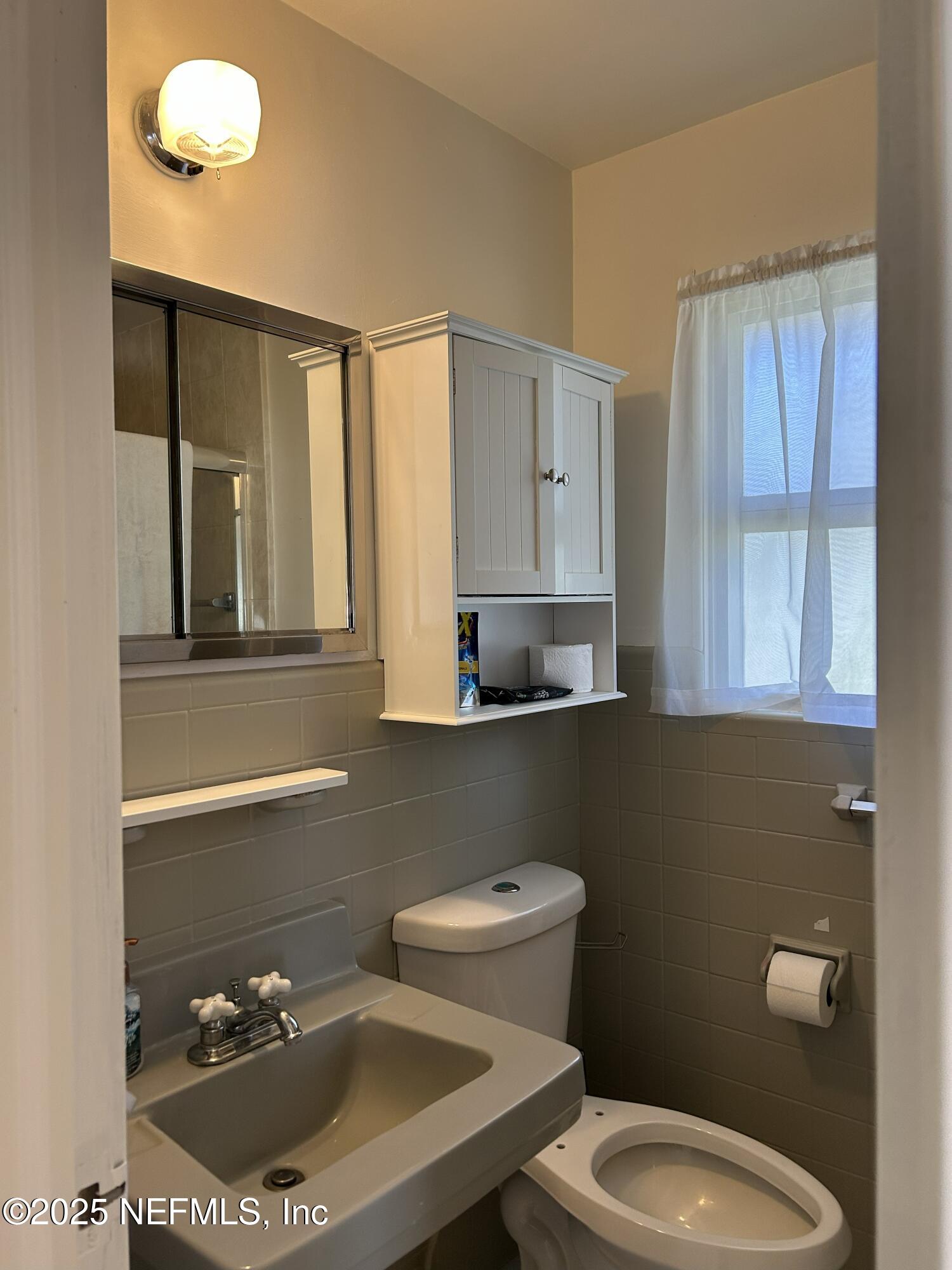 940 Myron Road Jacksonville, FL 32259 - Photo 8 of 20 a bathroom with a sink a toilet and tub