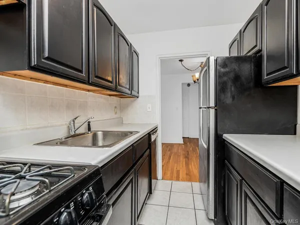 $274,900 | 144 Ravine Avenue, Unit 2C, Yonkers, NY 10701