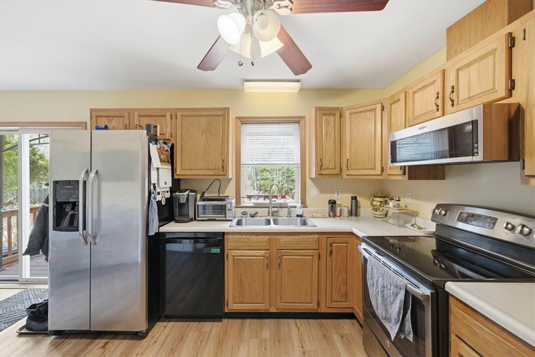 357 William Reynolds Road Exeter, RI 02822 - Photo 10 of 32