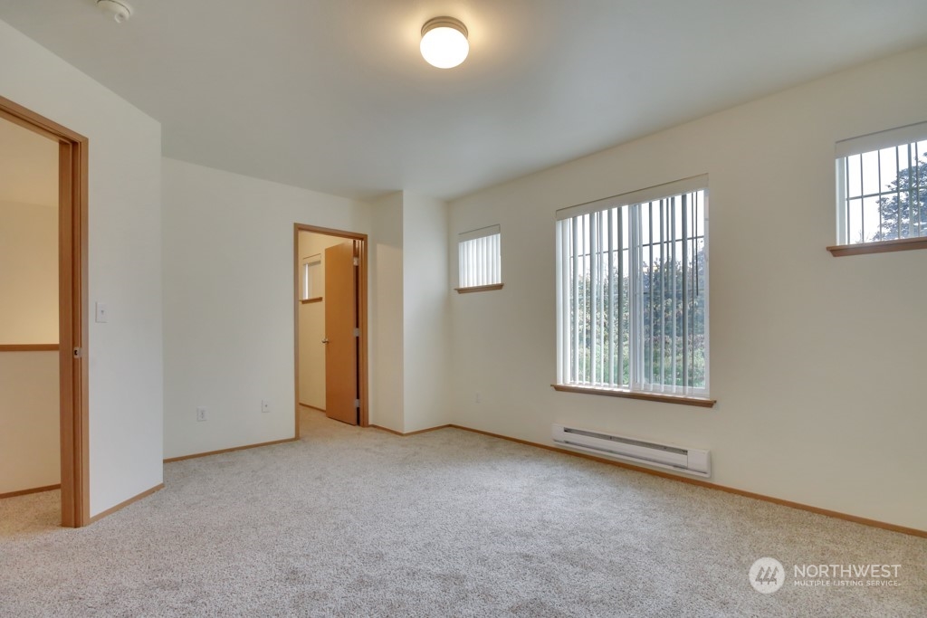 4010 East R Street Tacoma, WA 98404 - Photo 18 of 28 an empty room with windows