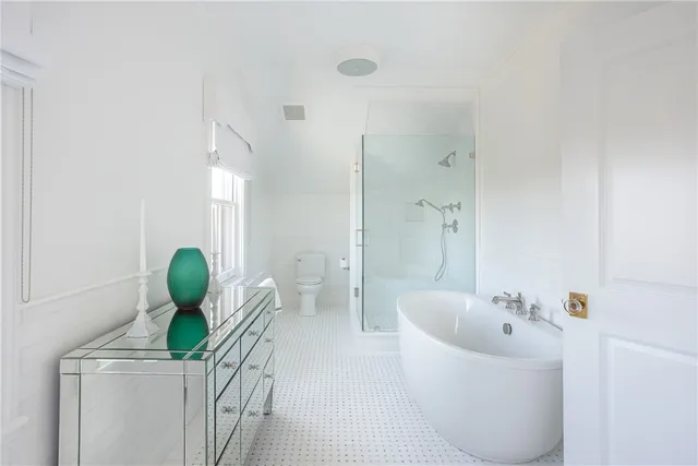 $2,000,000 | 78 Rhode Island Avenue, Unit 8, Newport, RI 02840