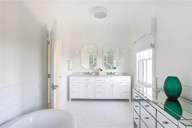 $2,000,000 | 78 Rhode Island Avenue, Unit 8, Newport, RI 02840