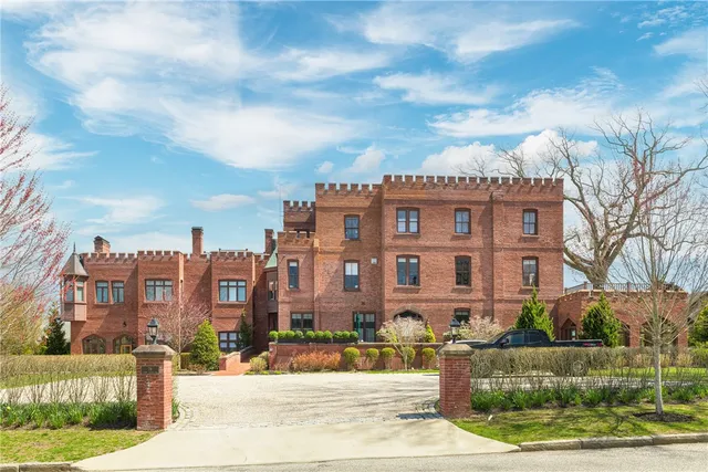 $2,000,000 | 78 Rhode Island Avenue, Unit 8, Newport, RI 02840