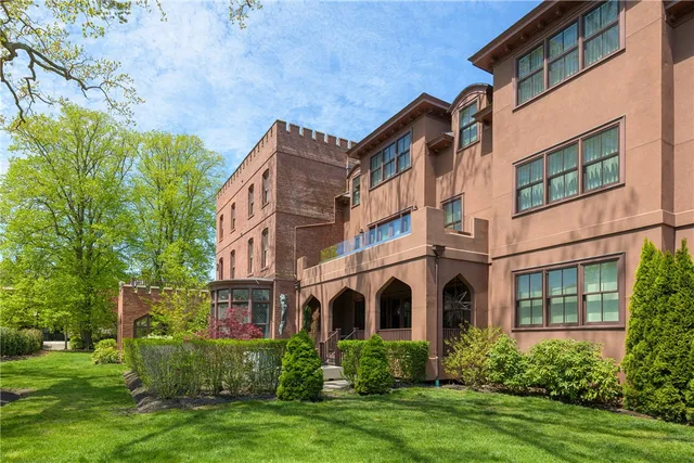 $2,000,000 | 78 Rhode Island Avenue, Unit 8, Newport, RI 02840