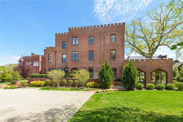 $2,000,000 | 78 Rhode Island Avenue, Unit 8, Newport, RI 02840