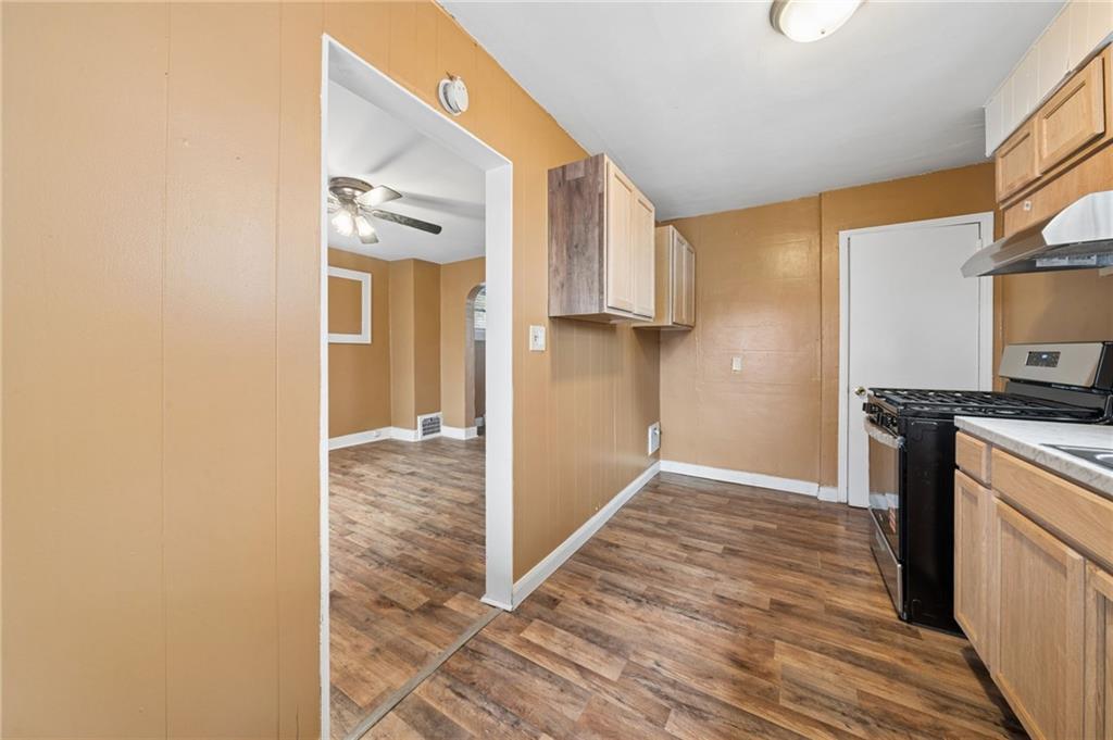 617 Danbury Street Pittsburgh, PA 15214 - Photo 11 of 32