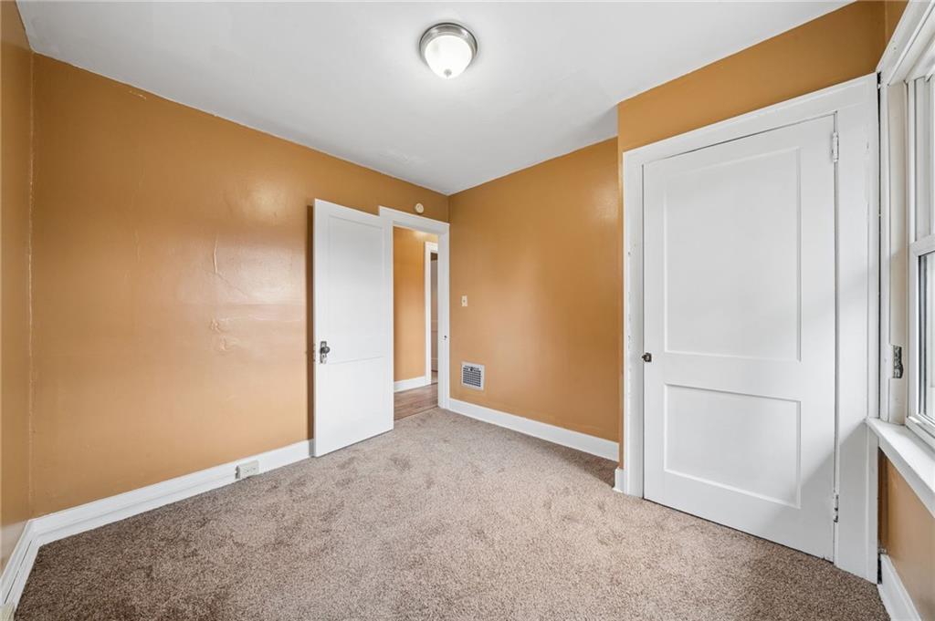 617 Danbury Street Pittsburgh, PA 15214 - Photo 14 of 32