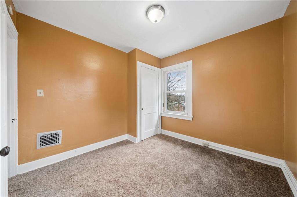 617 Danbury Street Pittsburgh, PA 15214 - Photo 15 of 32