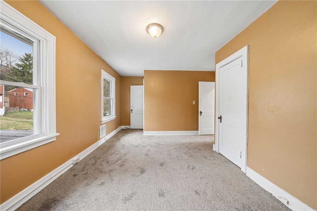 617 Danbury Street Pittsburgh, PA 15214 - Photo 17 of 32