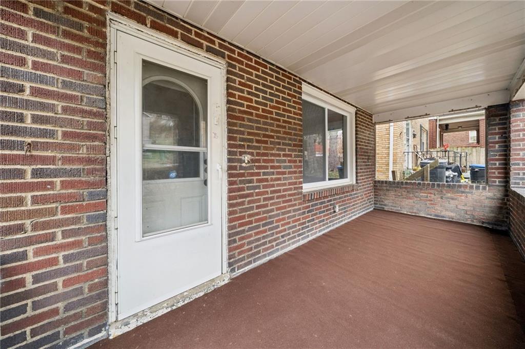 617 Danbury Street Pittsburgh, PA 15214 - Photo 3 of 32