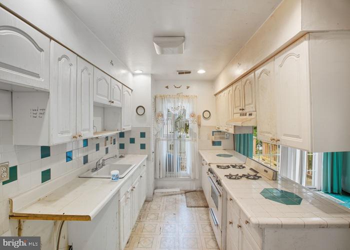 2409 Mary Place Fort Washington, MD 20744 - Photo 10 of 18 a large kitchen with kitchen island a sink stove and refrigerator