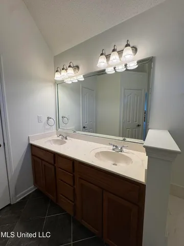 $317,900 | 2740 Blue Ridge Cove, Southaven, MS 38672