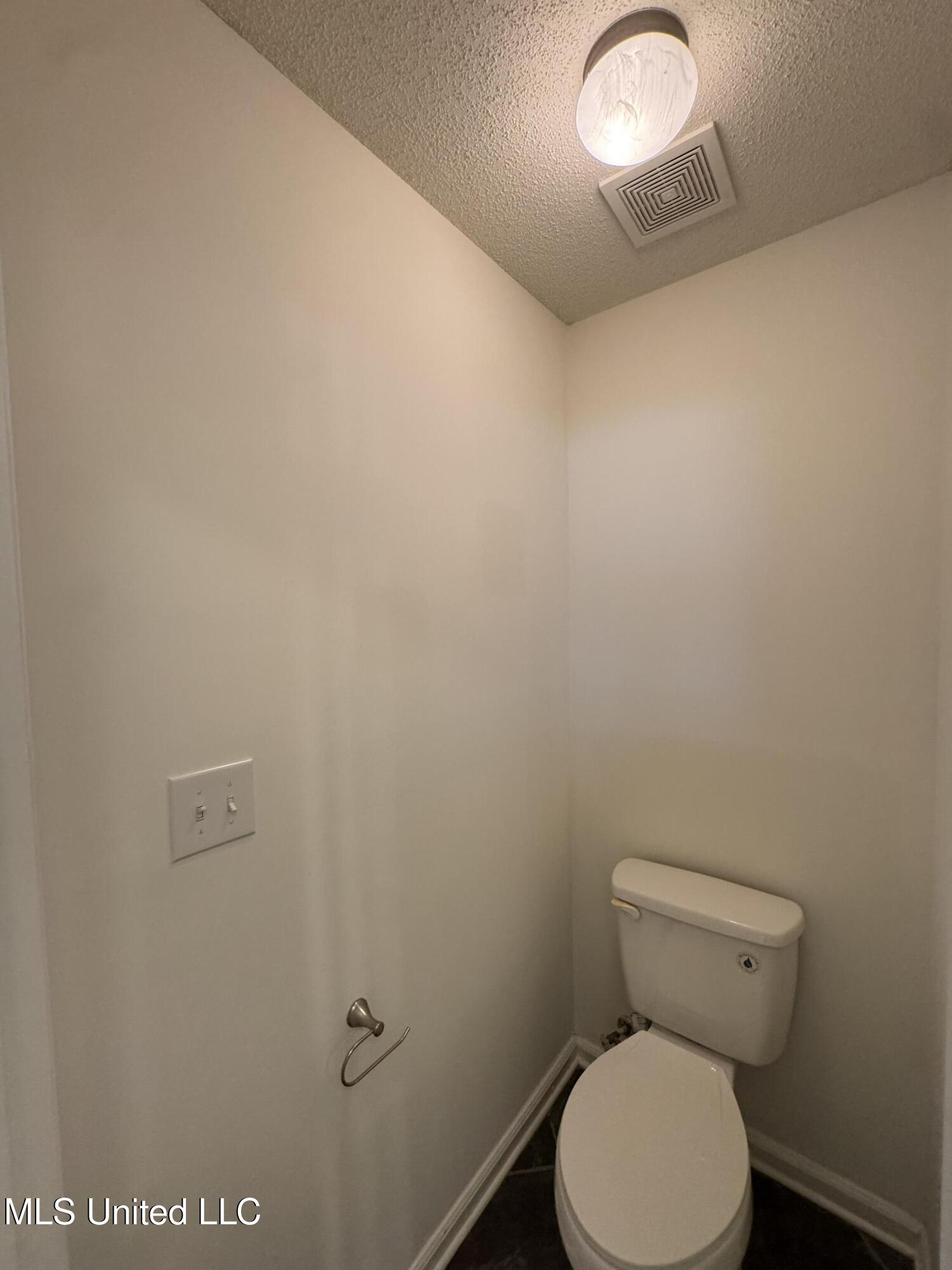 2740 Blue Ridge Cove Southaven, MS 38672 - Photo 14 of 26 Photo Sep 30 2025, 11 55 36 AM