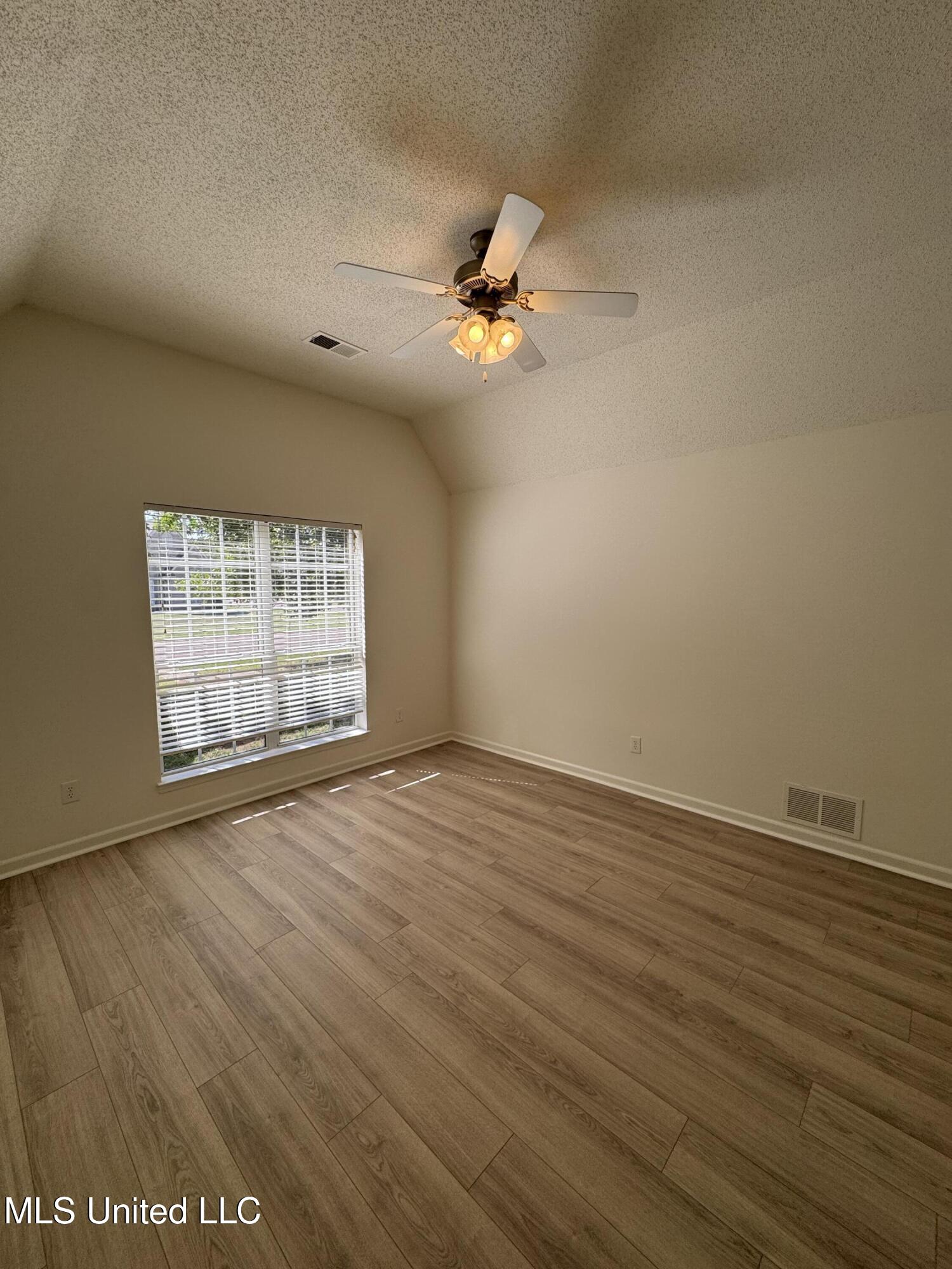 2740 Blue Ridge Cove Southaven, MS 38672 - Photo 18 of 26 Photo Sep 30 2025, 11 57 23 AM