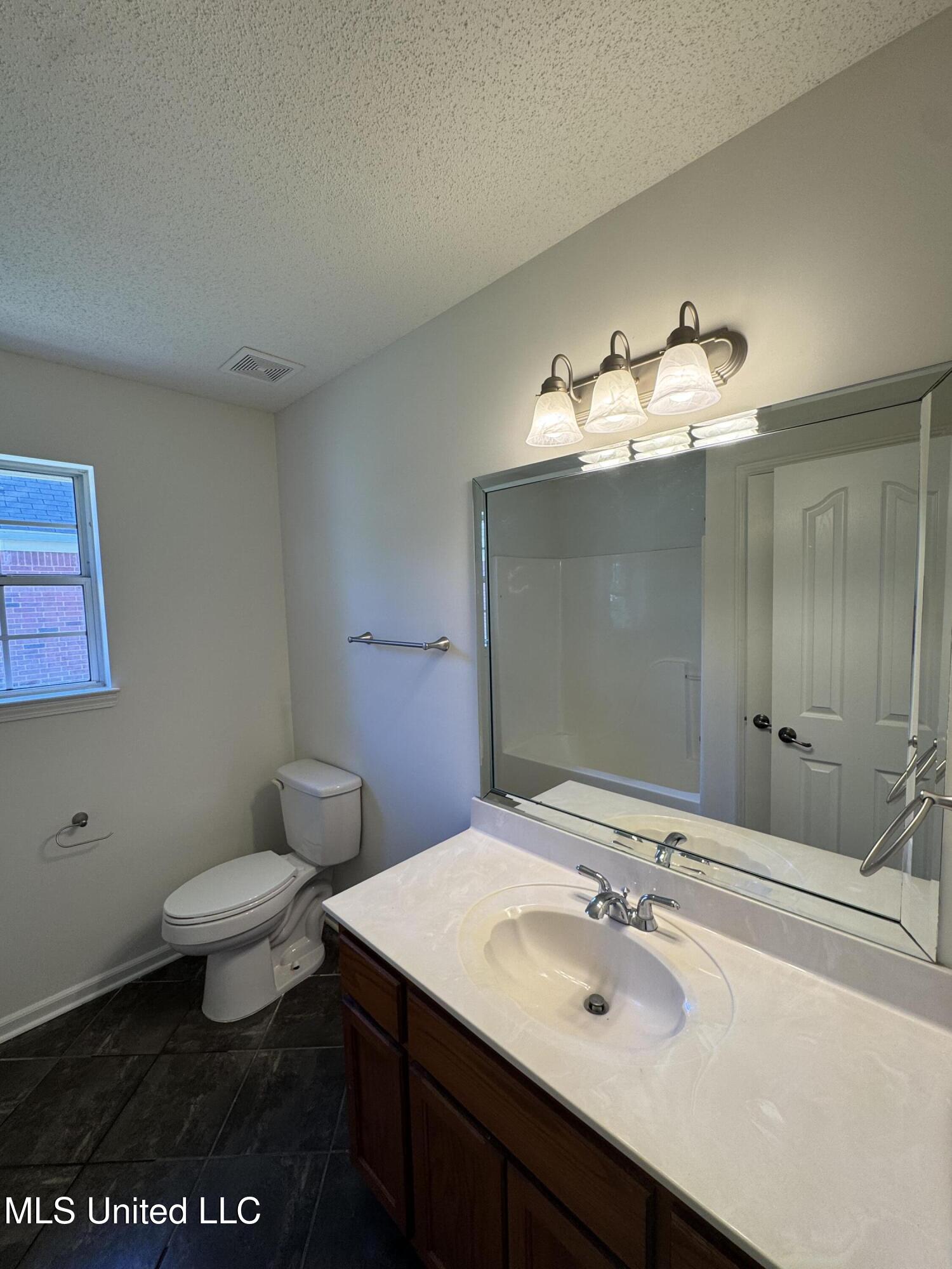 2740 Blue Ridge Cove Southaven, MS 38672 - Photo 21 of 26 Photo Sep 30 2025, 11 57 04 AM