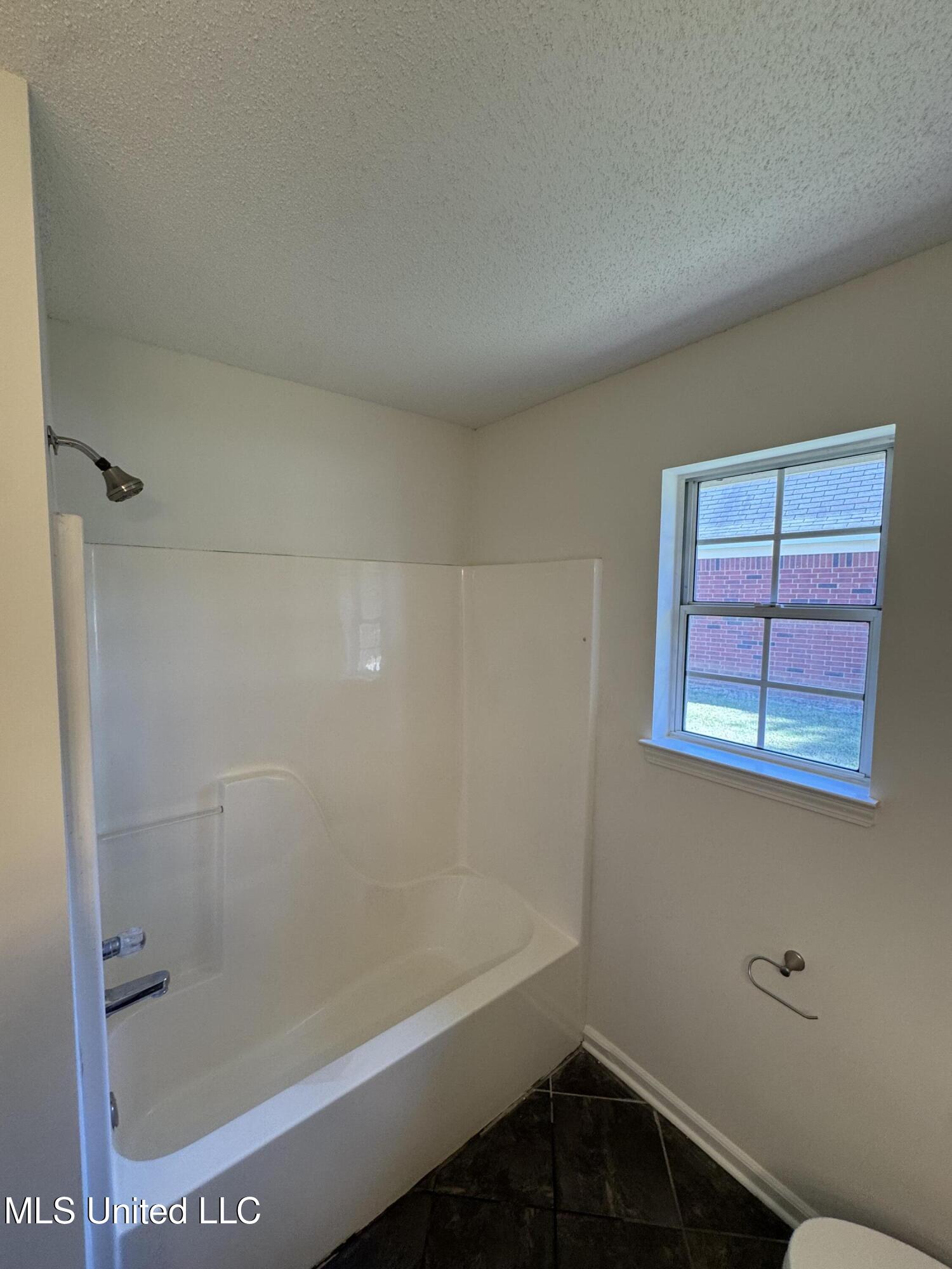 2740 Blue Ridge Cove Southaven, MS 38672 - Photo 22 of 26 Photo Sep 30 2025, 11 57 15 AM