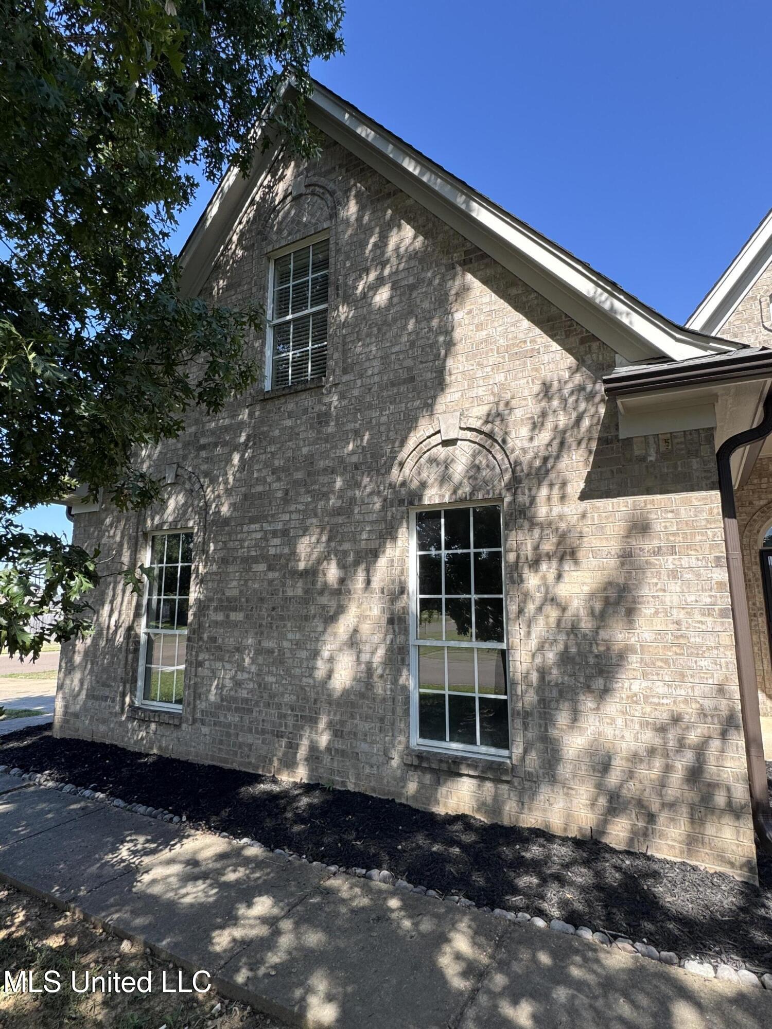 2740 Blue Ridge Cove Southaven, MS 38672 - Photo 3 of 26 Photo Sep 30 2025, 11 46 50 AM