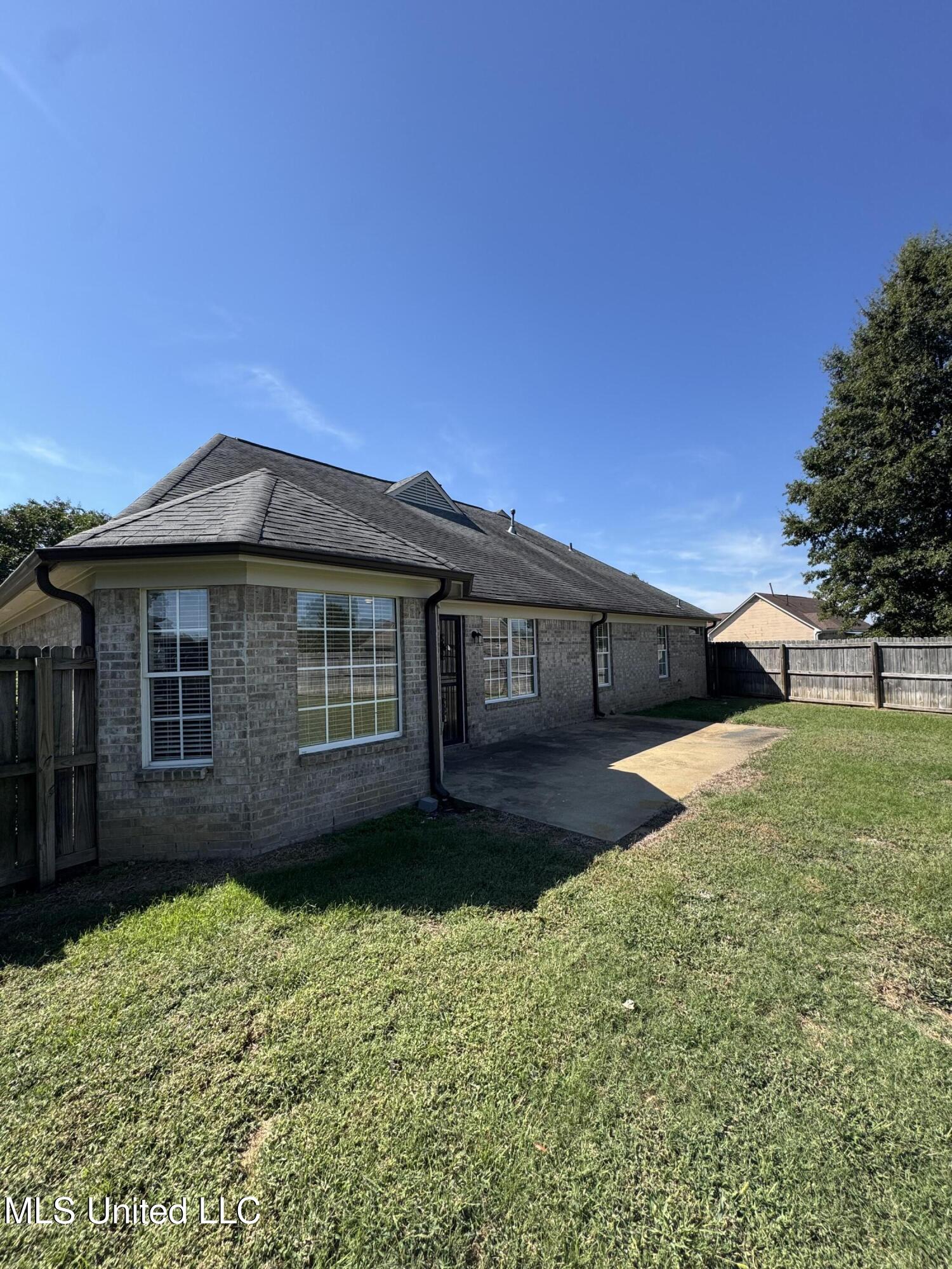 2740 Blue Ridge Cove Southaven, MS 38672 - Photo 5 of 26 Photo Sep 30 2025, 11 52 48 AM