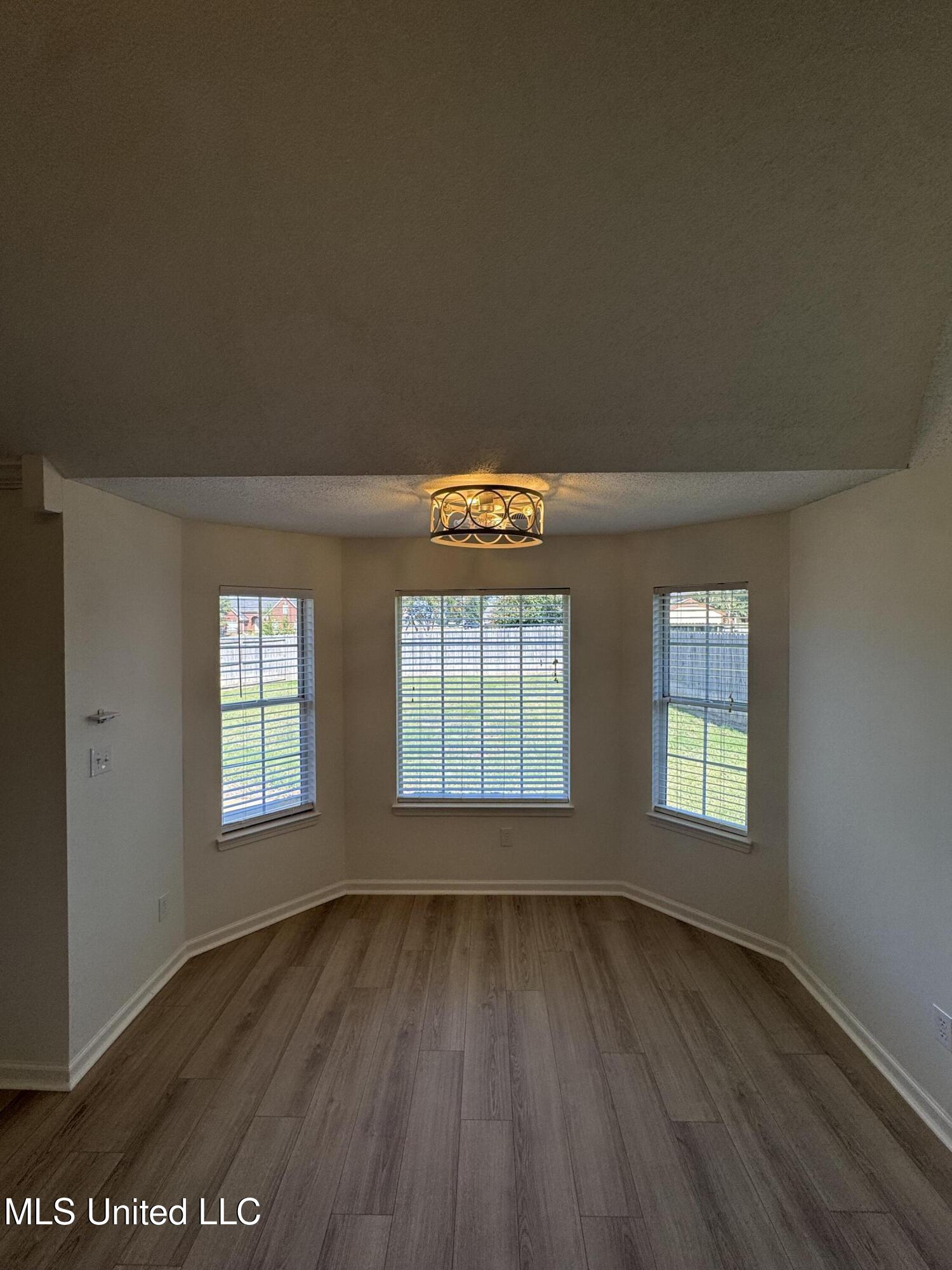 2740 Blue Ridge Cove Southaven, MS 38672 - Photo 9 of 26 Photo Sep 30 2025, 11 54 16 AM