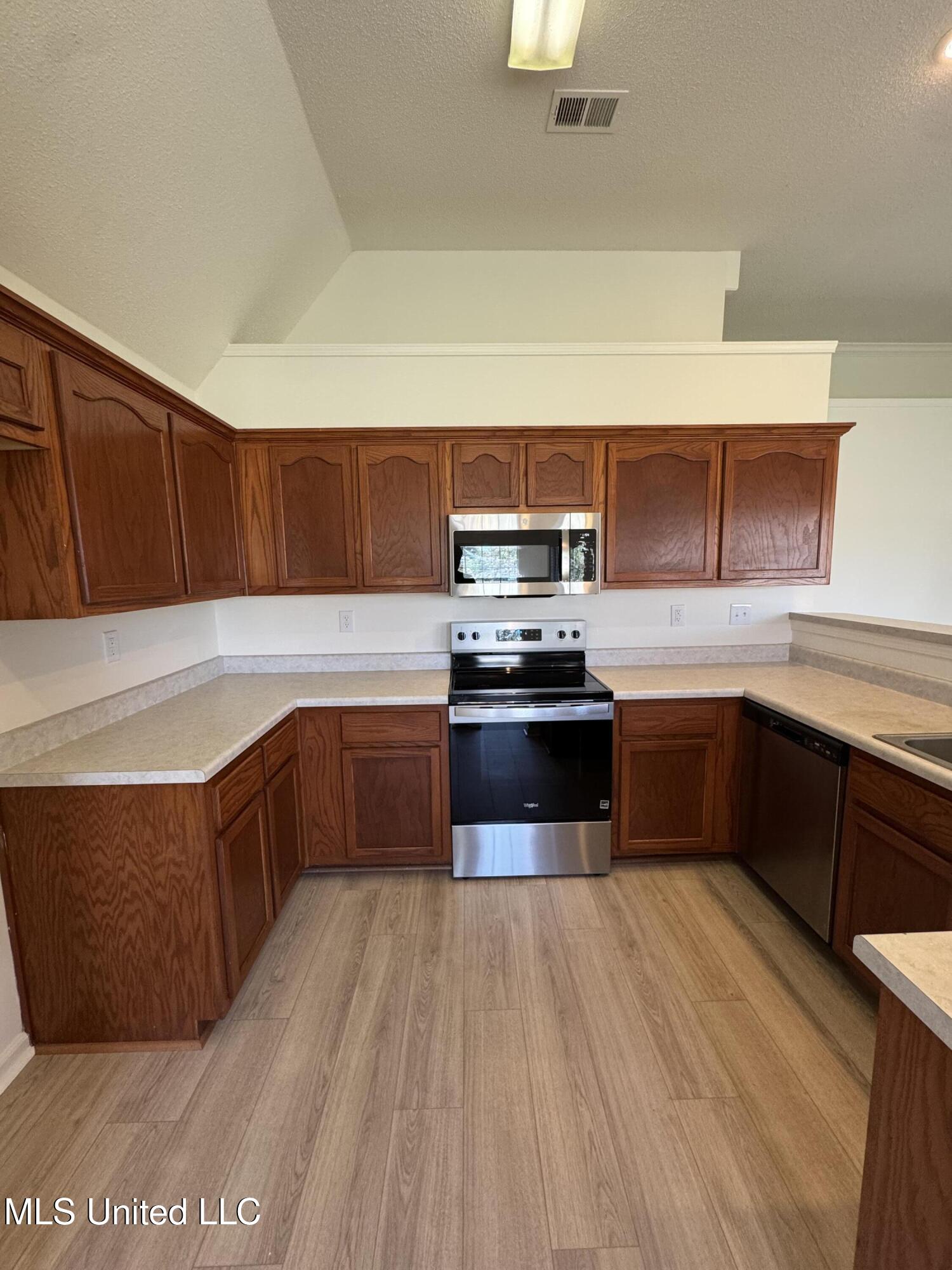 2740 Blue Ridge Cove Southaven, MS 38672 - Photo 10 of 26 Photo Sep 30 2025, 11 54 37 AM