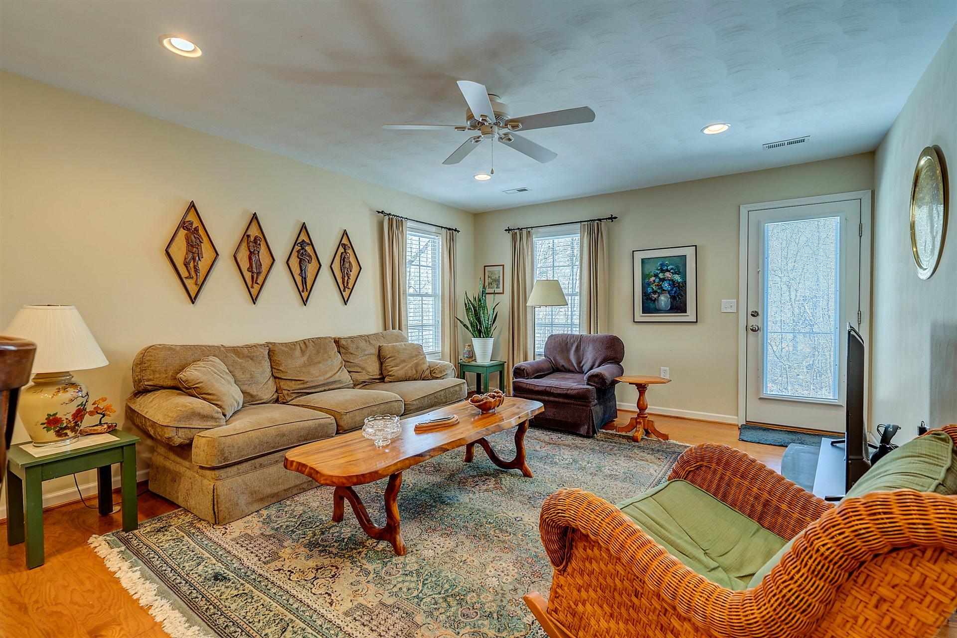 1114 Kessler Mill Road Salem, VA 24153 - Photo 5 of 28 17-DSC00106_07_08_09_10