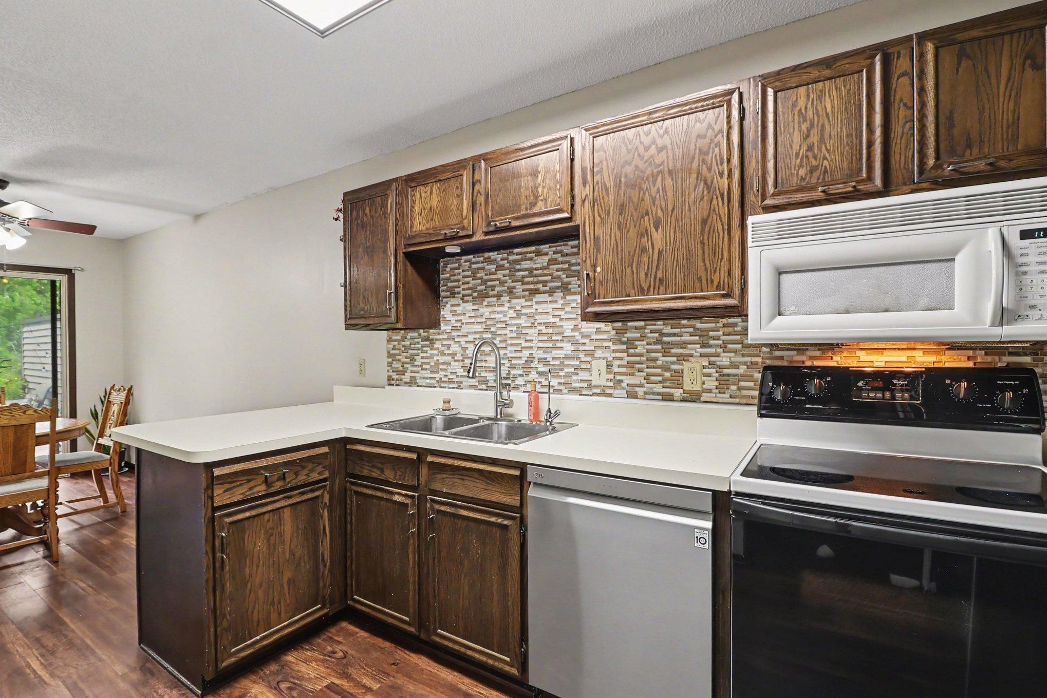 4490 Woodgate Point Eagan, MN 55122 - Photo 6 of 24