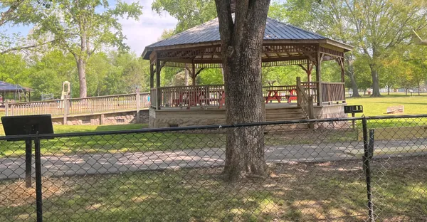 $1,750 | 102 West 8th Street, Chickamauga, GA 30707