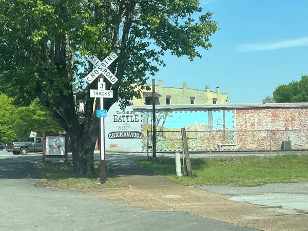 $1,750 | 102 West 8th Street, Chickamauga, GA 30707