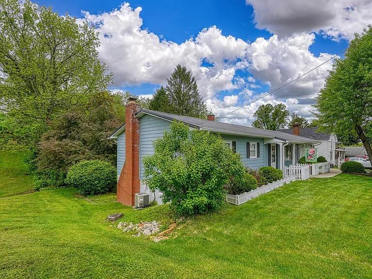 163 Burlington Road Jackson, OH 45640 - Photo 3 of 22 IMG_4446