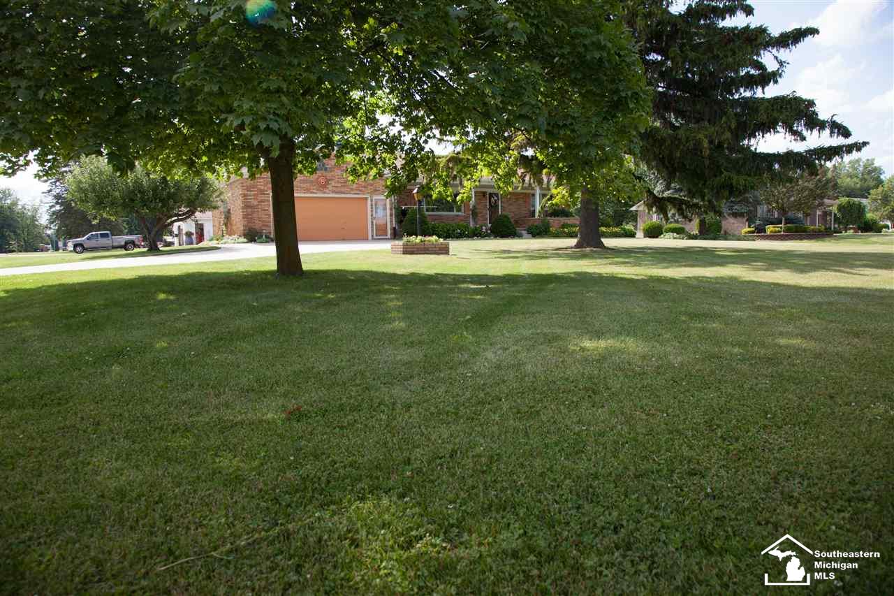 10487 Grafton Road Carleton, MI 48117 - Photo 4 of 54 31352619-3.JPG