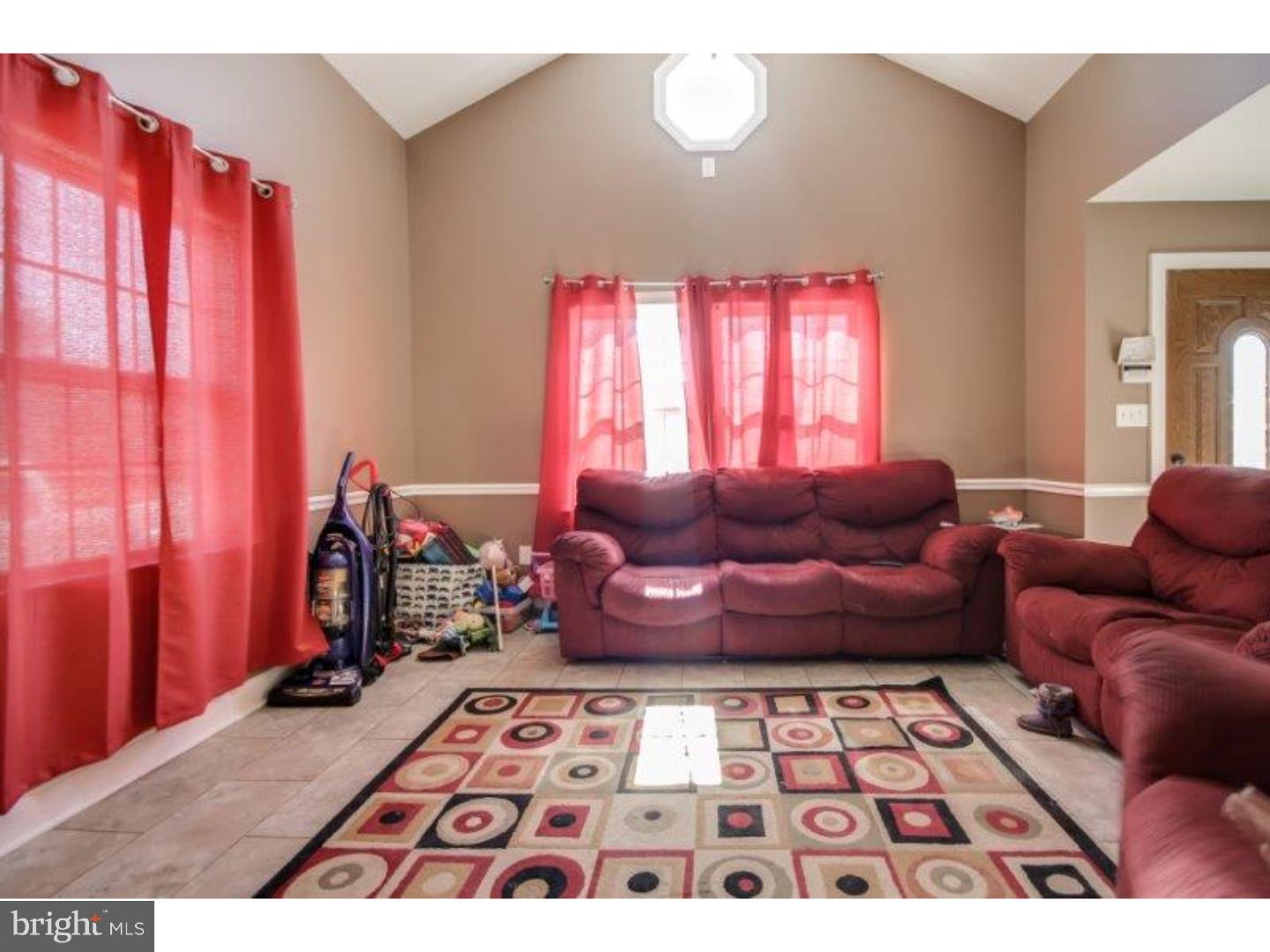 315 Franklin Road Glassboro, NJ 08028 - Photo 4 of 23 Living Room