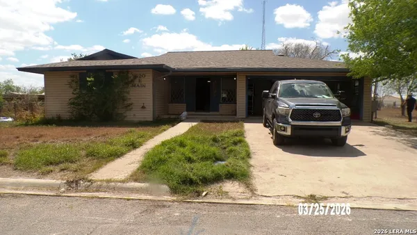 $135,000 | 620 East Main Avenue, Karnes City, TX 78118