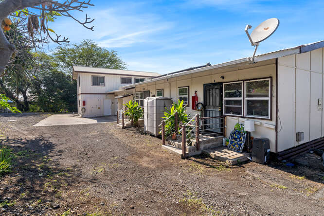 75-164 Lunapule Road Kailua-Kona, HI 96740 - Photo 5 of 27 a view of a porch with seating space