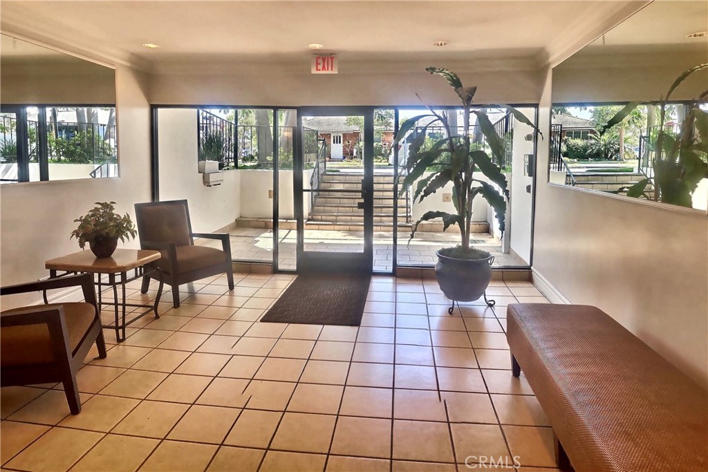 4140 Warner Boulevard, Unit 310 Burbank, CA 91505 - Photo 8 of 18 a view of a entryway and dining room