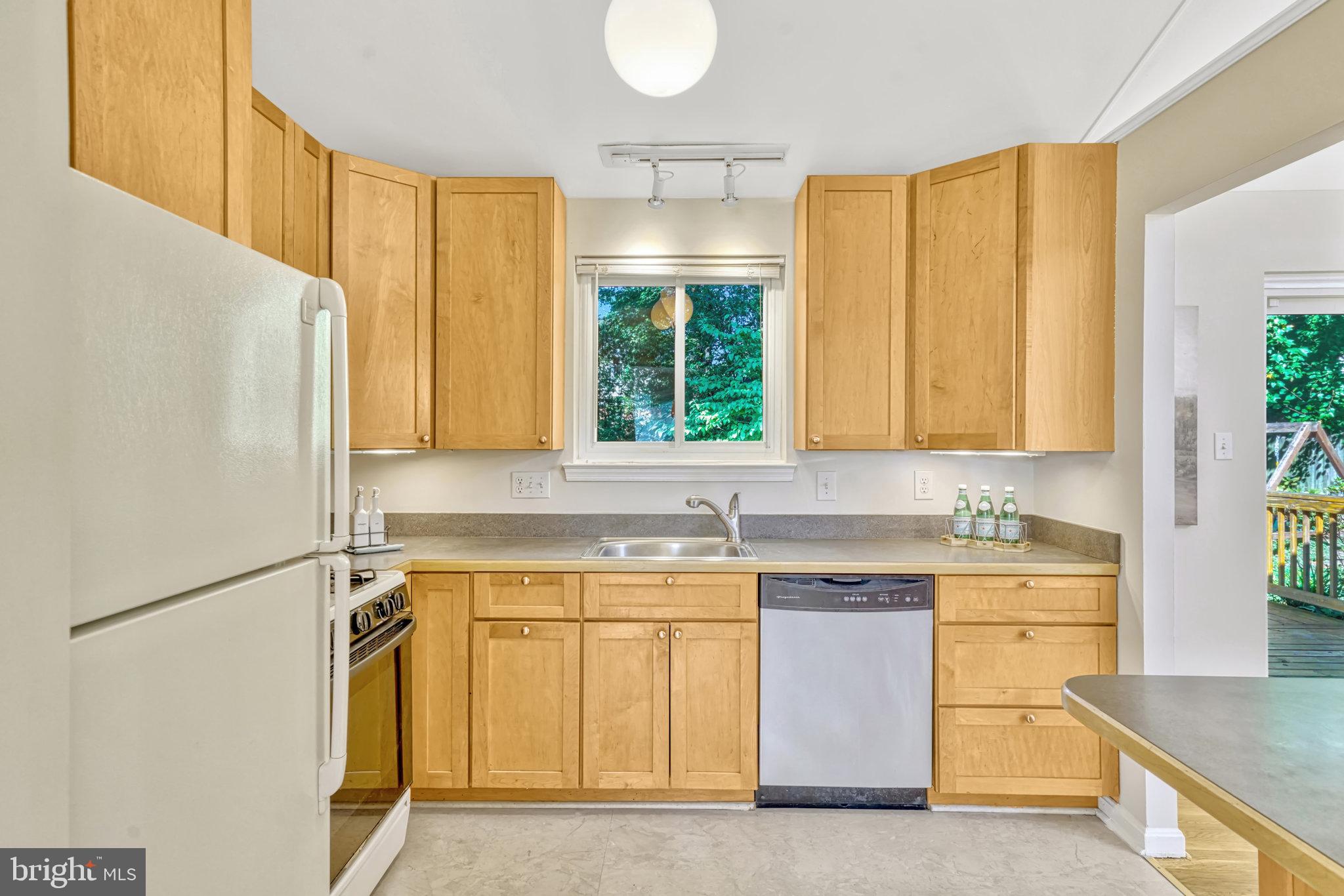 5508 Callander Drive Springfield, VA 22151 - Photo 5 of 35