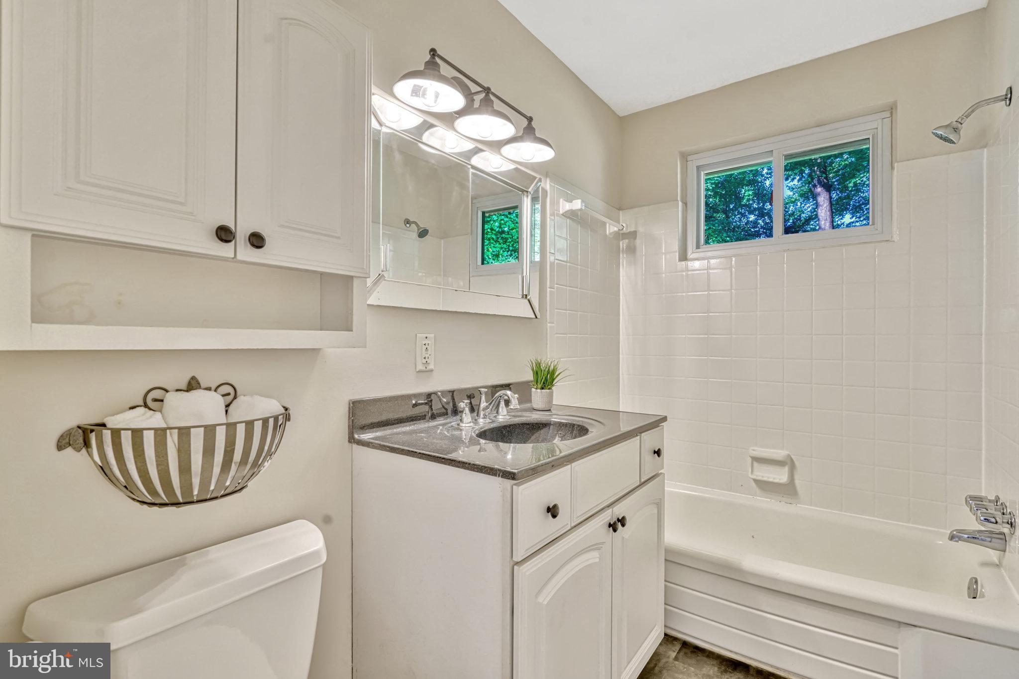 5508 Callander Drive Springfield, VA 22151 - Photo 7 of 35 Full bath on main level