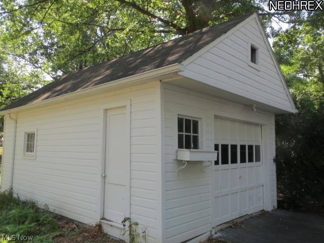941 Montford Road Cleveland Heights, OH 44121 - Photo 3 of 5