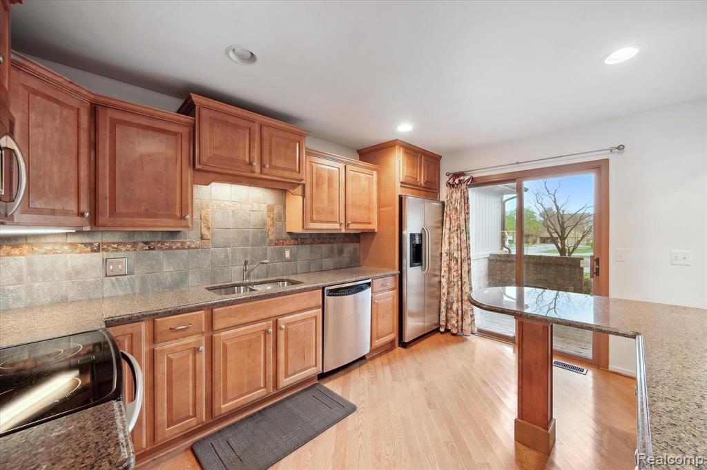29691 Sierra Point Circle Farmington Hills, MI 48331 - Photo 15 of 41