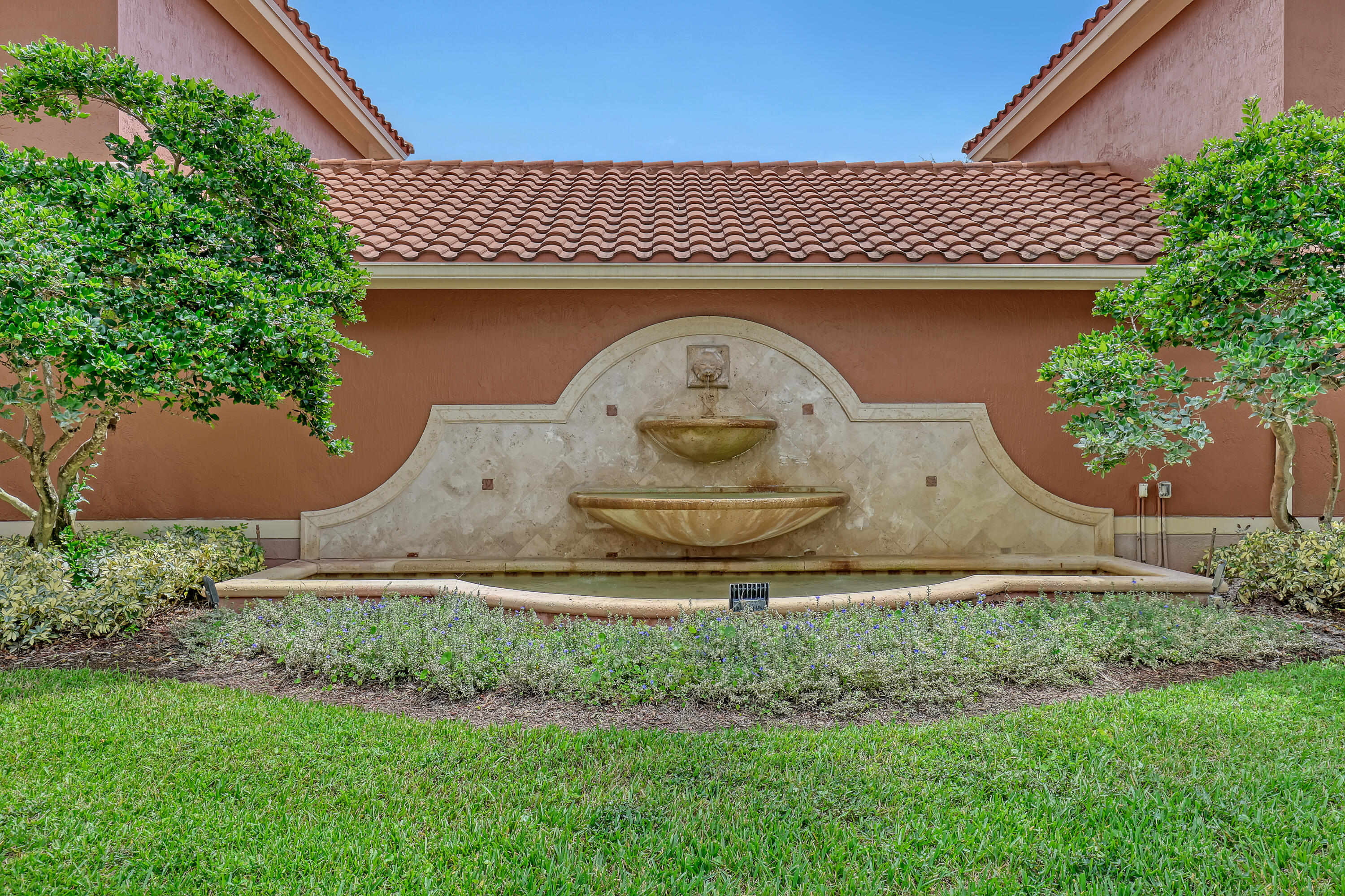 11790 St Andrews Place, Unit 105 Wellington, FL 33414 - Photo 37 of 55 a front view of a house with garden