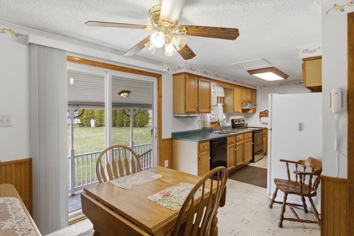 1808 East Road Bennington, VT 05201 - Photo 9 of 34