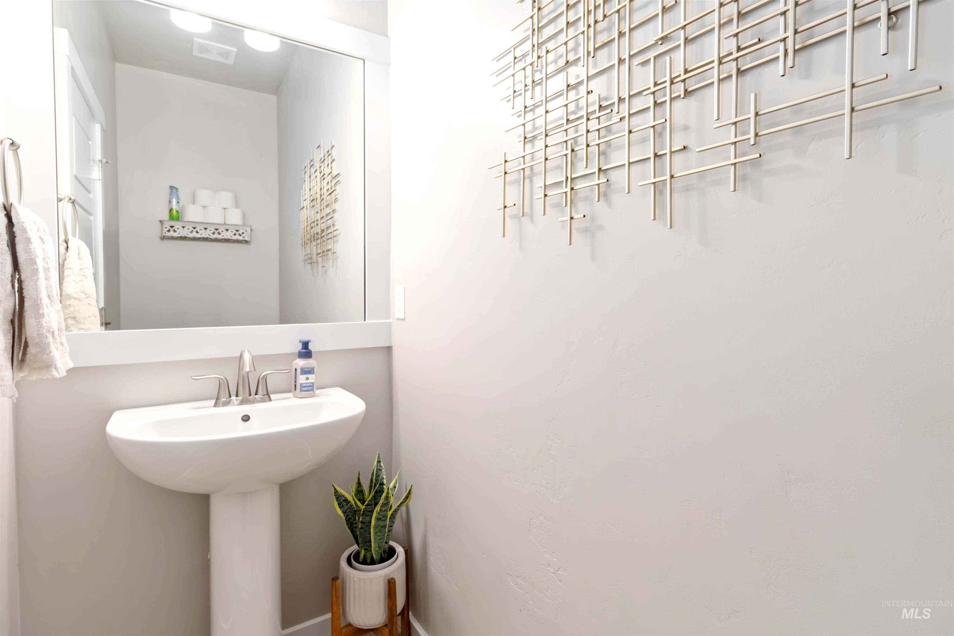 892 North Chastain Lane Eagle, ID 83616 - Photo 17 of 45 View of bathroom